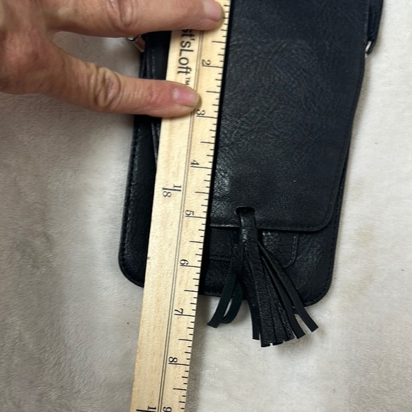 Stylish Black Crossbody Bag with Tassel Detail - Picture 7 of 9